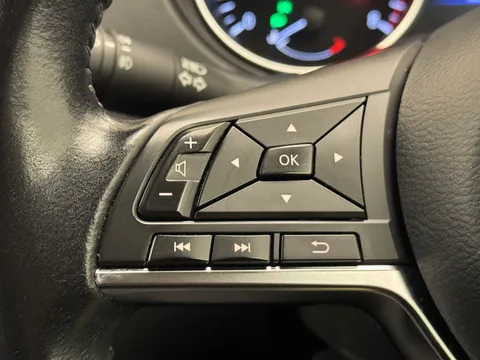 YF69VOM Nissan Qashqai 1.3 DiG-T Acenta Premium 5dr Thumbnail #22