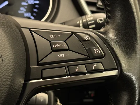 YF69VOM Nissan Qashqai 1.3 DiG-T Acenta Premium 5dr Thumbnail #23