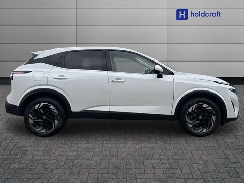 OW74VNA Nissan Qashqai 1.3 DiG-T MH 158 N-Connecta 5dr Xtronic Thumbnail #3