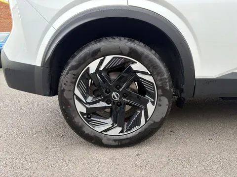 OW74VNA Nissan Qashqai 1.3 DiG-T MH 158 N-Connecta 5dr Xtronic Thumbnail #9