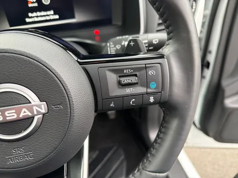 OW74VNA Nissan Qashqai 1.3 DiG-T MH 158 N-Connecta 5dr Xtronic Thumbnail #24