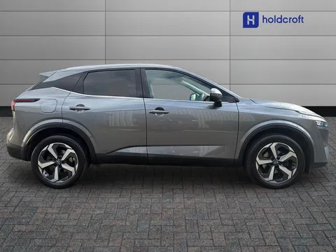 YC72VEX Nissan Qashqai 1.3 DiG-T MH N-Connecta [Glass Roof] 5dr Thumbnail #3
