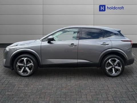 YC72VEX Nissan Qashqai 1.3 DiG-T MH N-Connecta [Glass Roof] 5dr Thumbnail #6