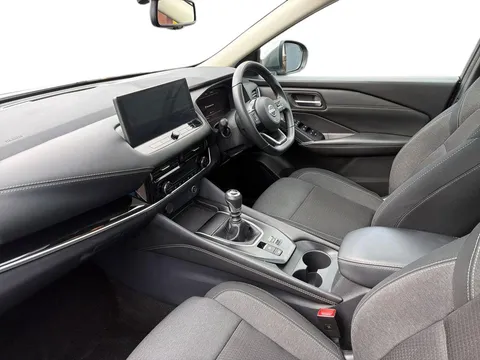 YC72VEX Nissan Qashqai 1.3 DiG-T MH N-Connecta [Glass Roof] 5dr Thumbnail #11