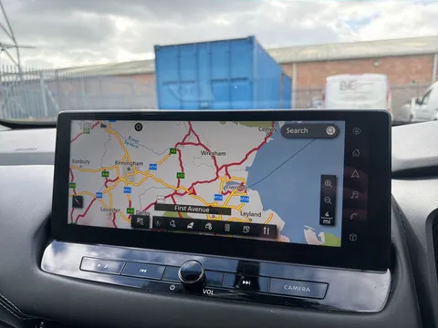 YC72VEX Nissan Qashqai 1.3 DiG-T MH N-Connecta [Glass Roof] 5dr Thumbnail #14