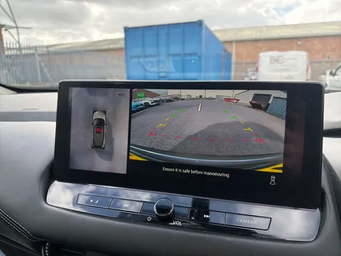 YC72VEX Nissan Qashqai 1.3 DiG-T MH N-Connecta [Glass Roof] 5dr Thumbnail #15