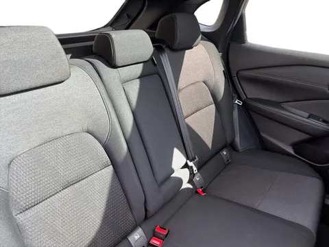 YC72VEX Nissan Qashqai 1.3 DiG-T MH N-Connecta [Glass Roof] 5dr Thumbnail #16