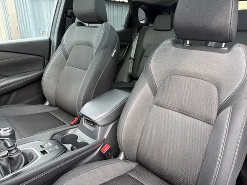 YC72VEX Nissan Qashqai 1.3 DiG-T MH N-Connecta [Glass Roof] 5dr Thumbnail #17