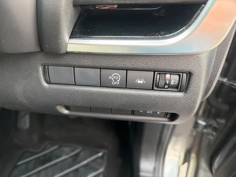 YC72VEX Nissan Qashqai 1.3 DiG-T MH N-Connecta [Glass Roof] 5dr Thumbnail #23