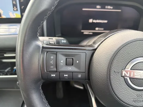 YC72VEX Nissan Qashqai 1.3 DiG-T MH N-Connecta [Glass Roof] 5dr Thumbnail #25