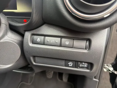 OE25UHR Nissan Juke 1.0 DiG-T Tekna 5dr Thumbnail #23