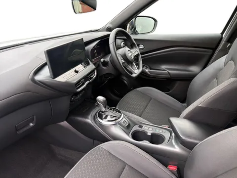 OX74FGA Nissan Juke 1.6 Hybrid N-Connecta 5dr Auto Thumbnail #11
