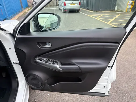 OX74FGA Nissan Juke 1.6 Hybrid N-Connecta 5dr Auto Thumbnail #18