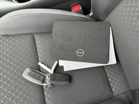 OX74FGA Nissan Juke 1.6 Hybrid N-Connecta 5dr Auto Thumbnail #21