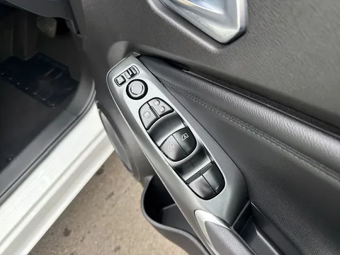 OX74FGA Nissan Juke 1.6 Hybrid N-Connecta 5dr Auto Thumbnail #22