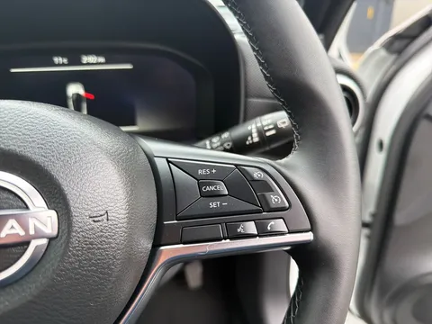 OX74FGA Nissan Juke 1.6 Hybrid N-Connecta 5dr Auto Thumbnail #23