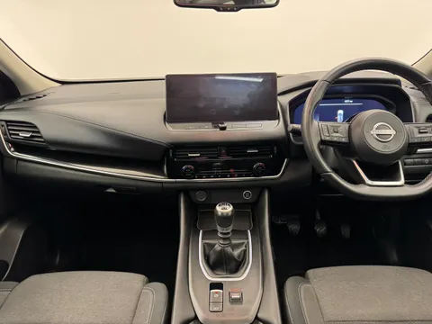 DC72MHV Nissan Qashqai 1.3 DiG-T MH N-Connecta [Glass Roof] 5dr Thumbnail #4