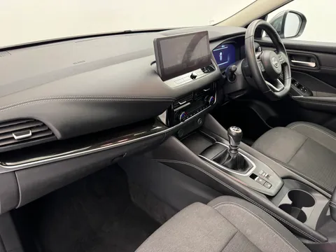 DC72MHV Nissan Qashqai 1.3 DiG-T MH N-Connecta [Glass Roof] 5dr Thumbnail #13