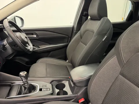 DC72MHV Nissan Qashqai 1.3 DiG-T MH N-Connecta [Glass Roof] 5dr Thumbnail #14