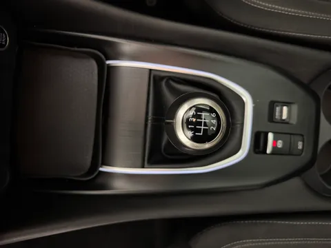 DC72MHV Nissan Qashqai 1.3 DiG-T MH N-Connecta [Glass Roof] 5dr Thumbnail #16