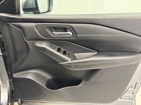 DC72MHV Nissan Qashqai 1.3 DiG-T MH N-Connecta [Glass Roof] 5dr Thumbnail #19