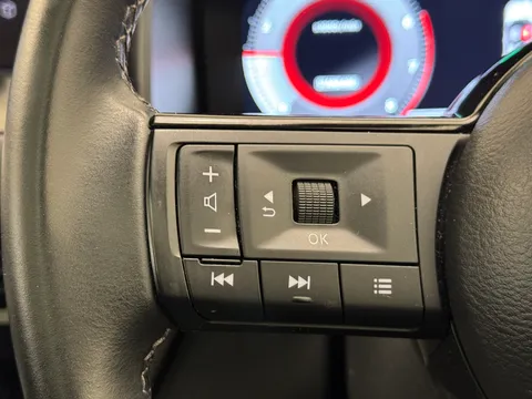 DC72MHV Nissan Qashqai 1.3 DiG-T MH N-Connecta [Glass Roof] 5dr Thumbnail #22