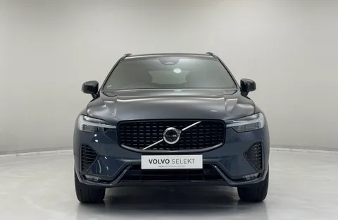 DU74WKJ Volvo XC60 2.0 B5P Plus Dark 5dr AWD Geartronic Thumbnail #3