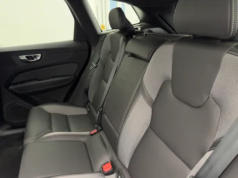 DU74WKJ Volvo XC60 2.0 B5P Plus Dark 5dr AWD Geartronic Thumbnail #10