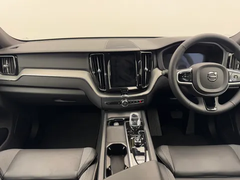 DU74WKJ Volvo XC60 2.0 B5P Plus Dark 5dr AWD Geartronic Thumbnail #12