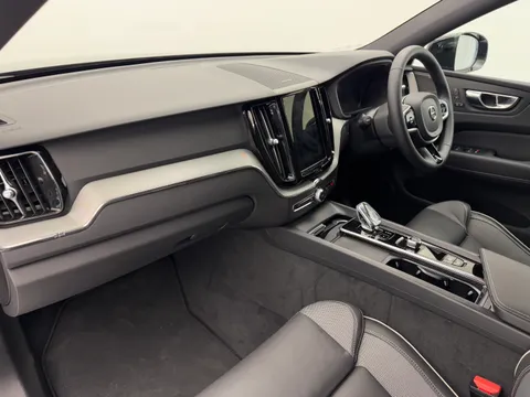 DU74WKJ Volvo XC60 2.0 B5P Plus Dark 5dr AWD Geartronic Thumbnail #13