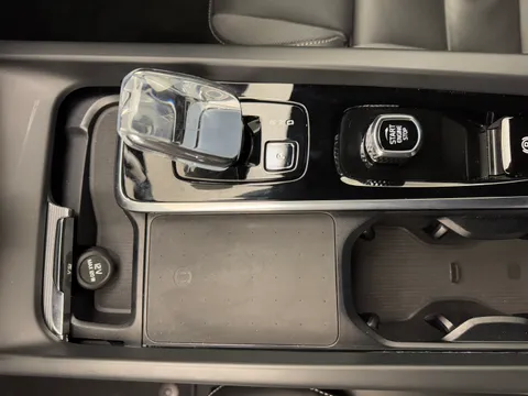 DU74WKJ Volvo XC60 2.0 B5P Plus Dark 5dr AWD Geartronic Thumbnail #15