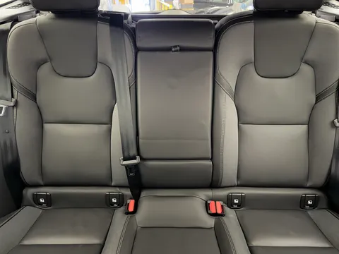 DU74WKJ Volvo XC60 2.0 B5P Plus Dark 5dr AWD Geartronic Thumbnail #16