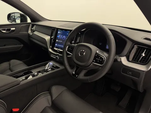 DU74WKJ Volvo XC60 2.0 B5P Plus Dark 5dr AWD Geartronic Thumbnail #21
