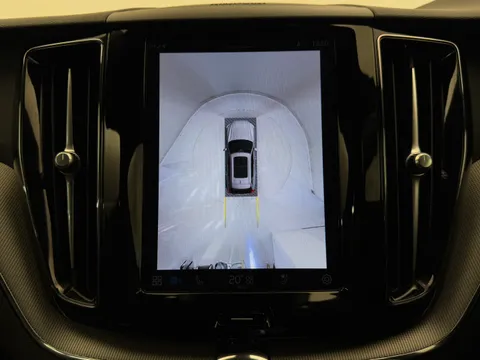 DU74WKJ Volvo XC60 2.0 B5P Plus Dark 5dr AWD Geartronic Thumbnail #23