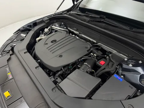 DU74WKJ Volvo XC60 2.0 B5P Plus Dark 5dr AWD Geartronic Thumbnail #33