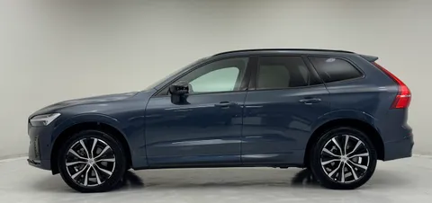 DU74WKJ Volvo XC60 2.0 B5P Plus Dark 5dr AWD Geartronic Thumbnail #2
