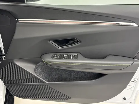 BJ74DPZ Renault Megane E-Tech EV60 160kW Techno Comfort Range 60kWh 5dr Auto Thumbnail #16