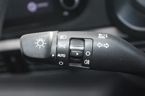 DE22NCX Hyundai i20 1.0T GDi 48V MHD SE Connect 5dr Thumbnail #25