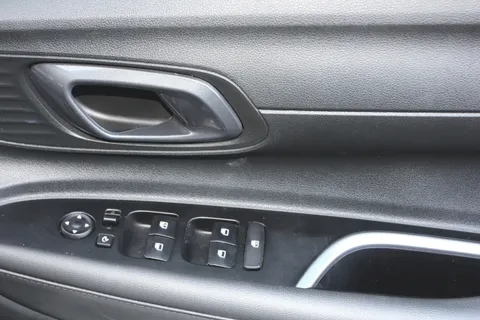 EA25SZW Hyundai i20 1.0T GDi Premium 5dr DCT Thumbnail #14