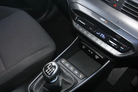 EA25YTK Hyundai i20 1.0T GDi Premium 5dr Thumbnail #25