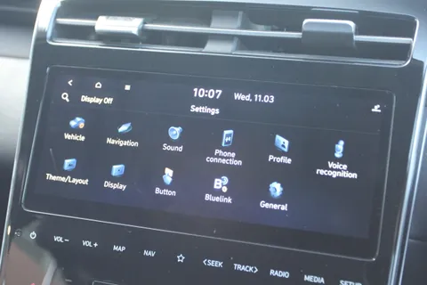 EK22SWW Hyundai Tucson 1.6 TGDi 48V MHD Premium 5dr 2WD DCT Thumbnail #32