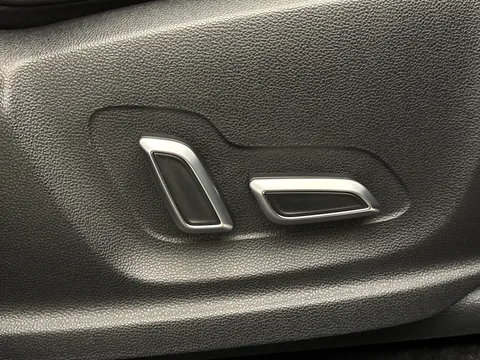 DV24NFM Mg Motor Uk Hs 1.5 T-GDI PHEV Trophy 5dr Auto Thumbnail #20