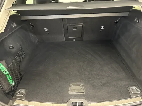 RA74LPK Volvo XC60 2.0 B5P Ultra Dark 5dr AWD Geartronic Thumbnail #9