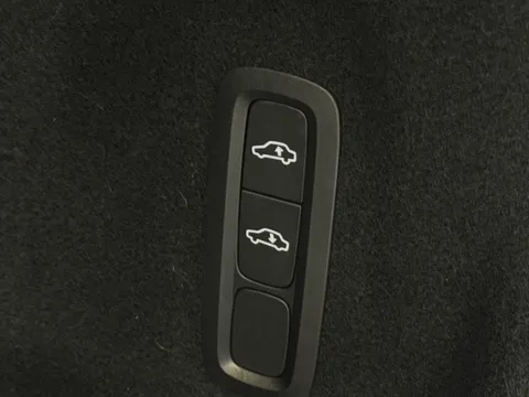 RA74LPK Volvo XC60 2.0 B5P Ultra Dark 5dr AWD Geartronic Thumbnail #10