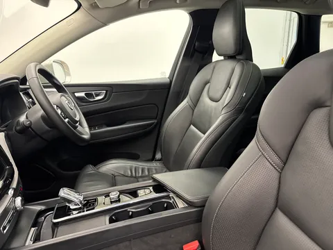 RA74LPK Volvo XC60 2.0 B5P Ultra Dark 5dr AWD Geartronic Thumbnail #16