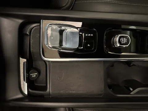RA74LPK Volvo XC60 2.0 B5P Ultra Dark 5dr AWD Geartronic Thumbnail #18