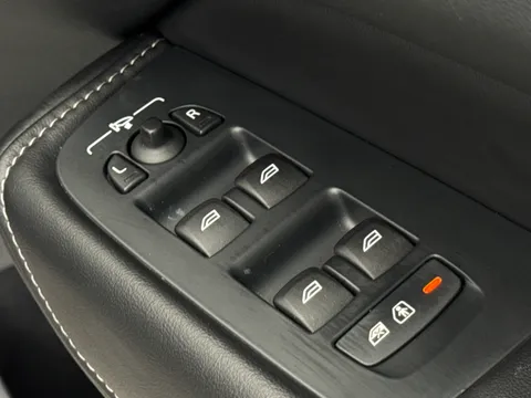 RA74LPK Volvo XC60 2.0 B5P Ultra Dark 5dr AWD Geartronic Thumbnail #21