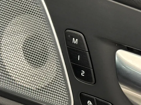 RA74LPK Volvo XC60 2.0 B5P Ultra Dark 5dr AWD Geartronic Thumbnail #22