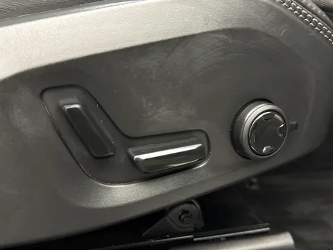 RA74LPK Volvo XC60 2.0 B5P Ultra Dark 5dr AWD Geartronic Thumbnail #24