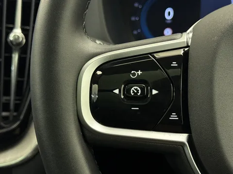 RA74LPK Volvo XC60 2.0 B5P Ultra Dark 5dr AWD Geartronic Thumbnail #26